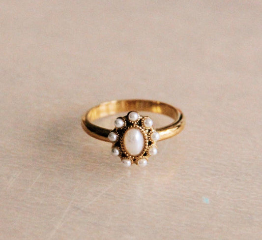 Vintage pearl stone ring