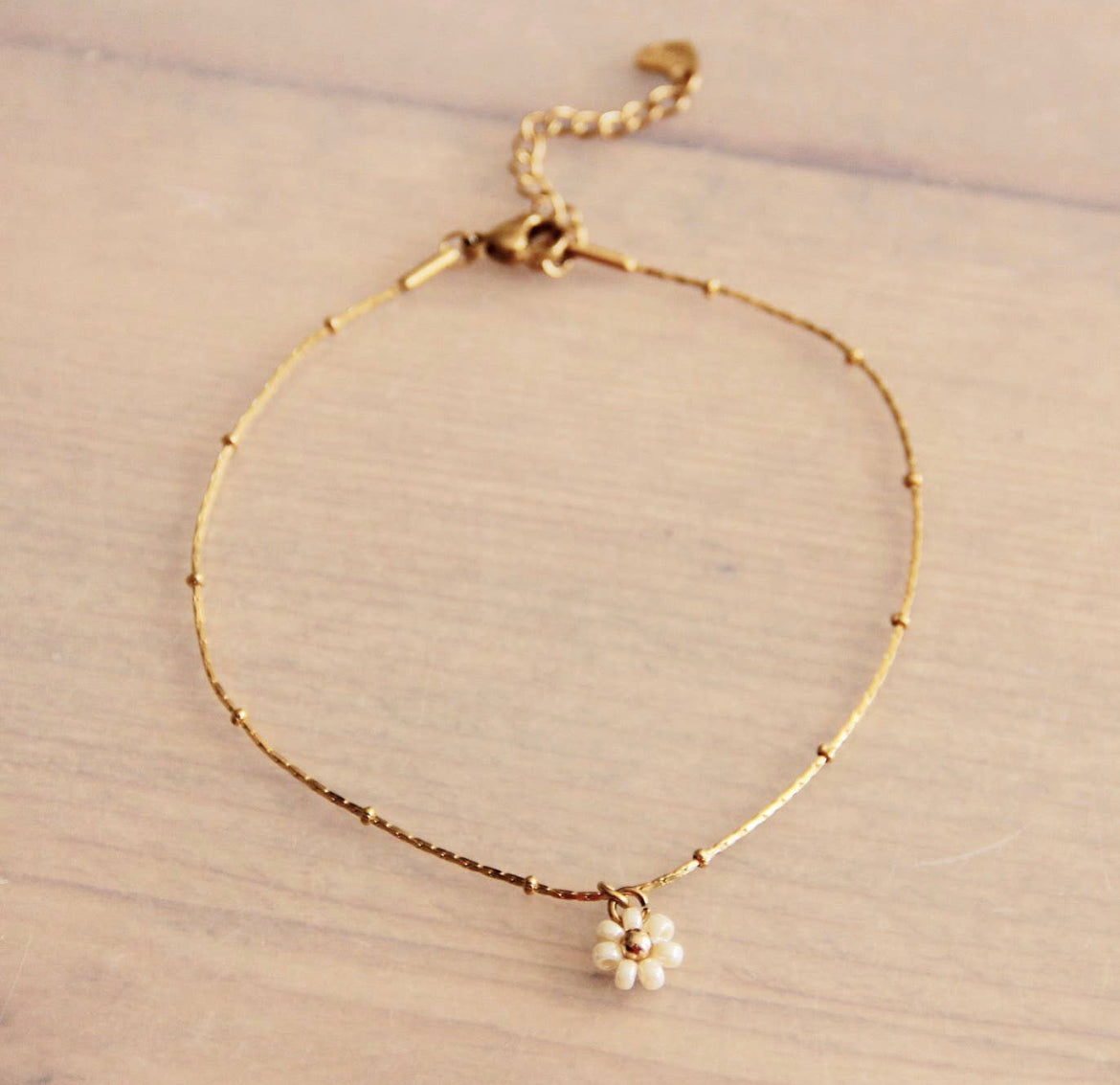 anklet with mini daisy